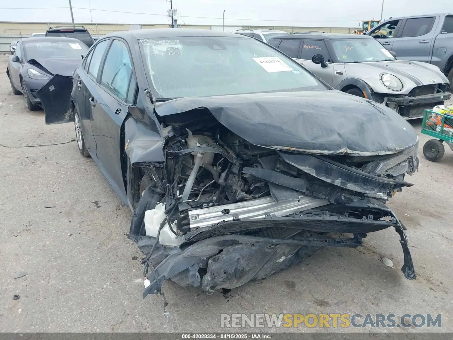 1 Photograph of a damaged car 5YFEPMAE1NP331332 TOYOTA COROLLA 2022