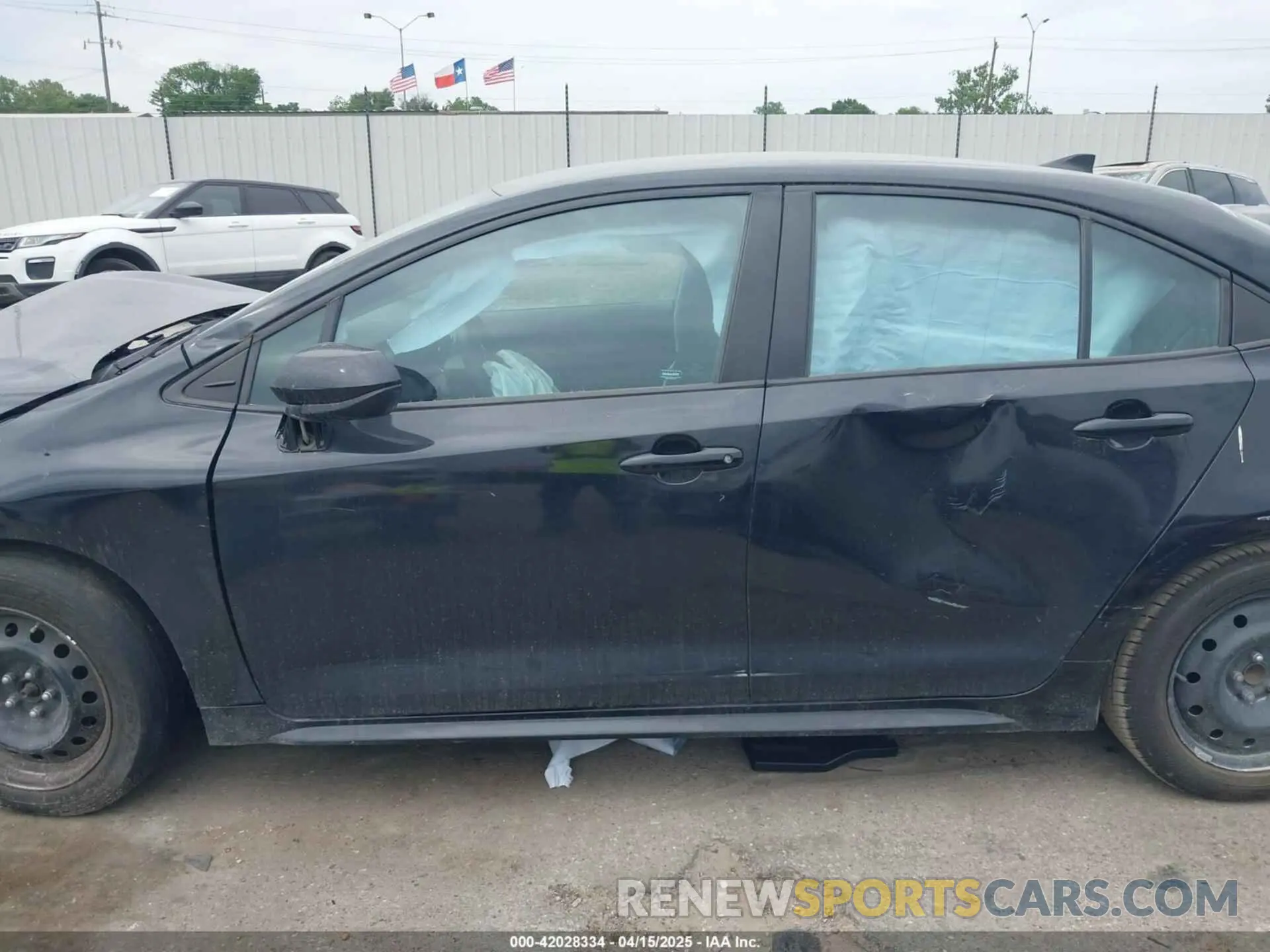 13 Photograph of a damaged car 5YFEPMAE1NP331332 TOYOTA COROLLA 2022