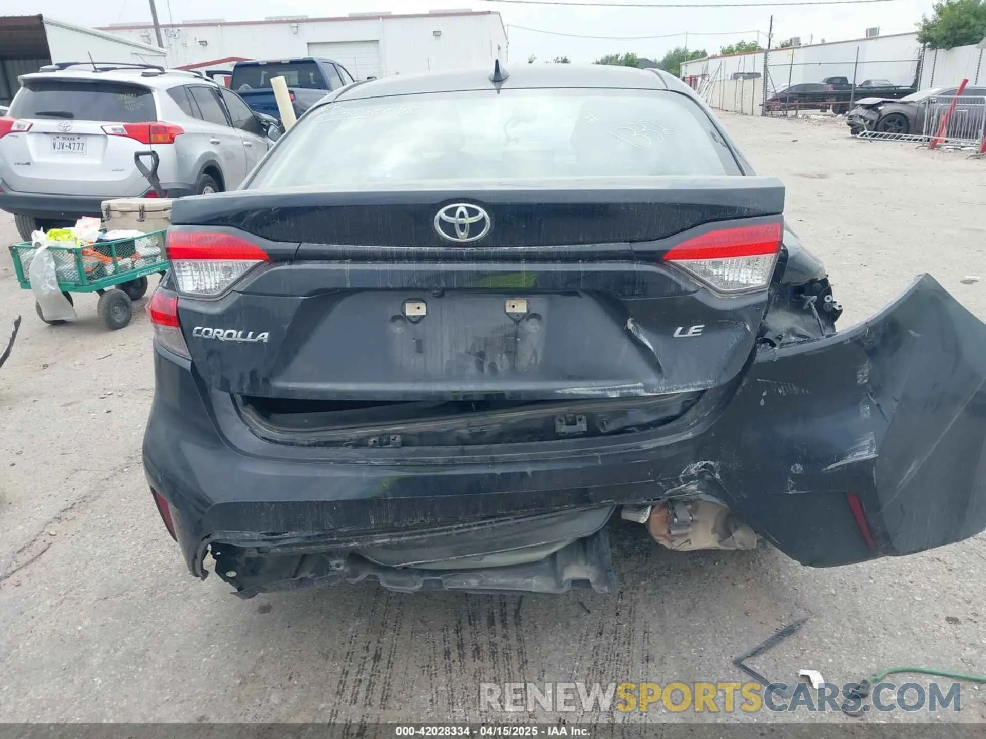 15 Photograph of a damaged car 5YFEPMAE1NP331332 TOYOTA COROLLA 2022