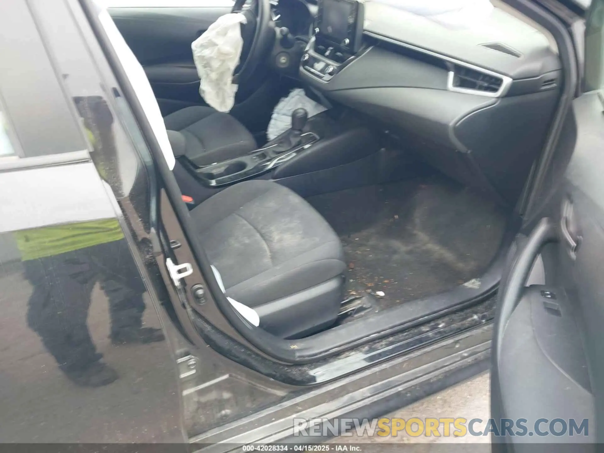 5 Photograph of a damaged car 5YFEPMAE1NP331332 TOYOTA COROLLA 2022