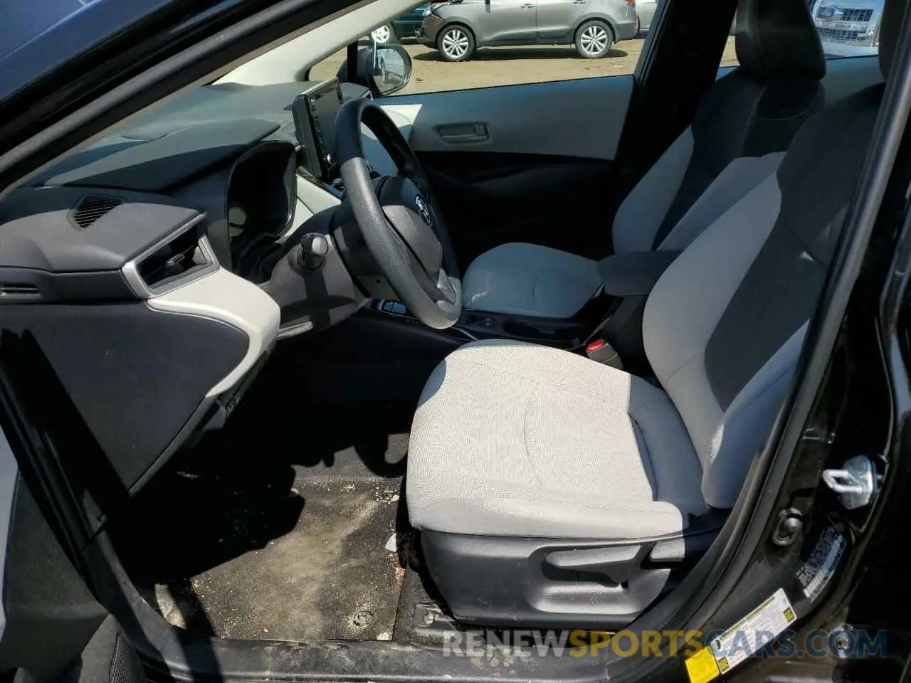 7 Photograph of a damaged car 5YFEPMAE1NP332657 TOYOTA COROLLA 2022