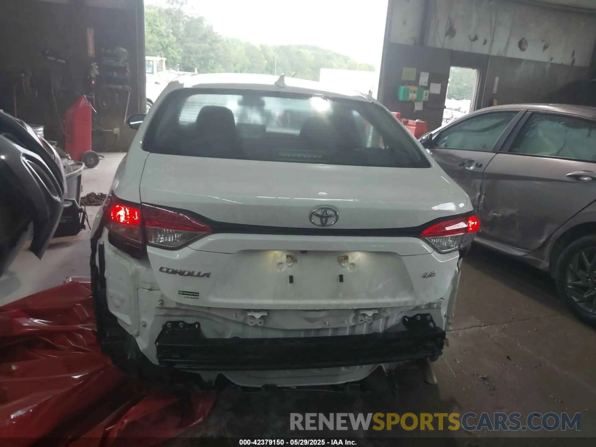 16 Photograph of a damaged car 5YFEPMAE1NP334604 TOYOTA COROLLA 2022