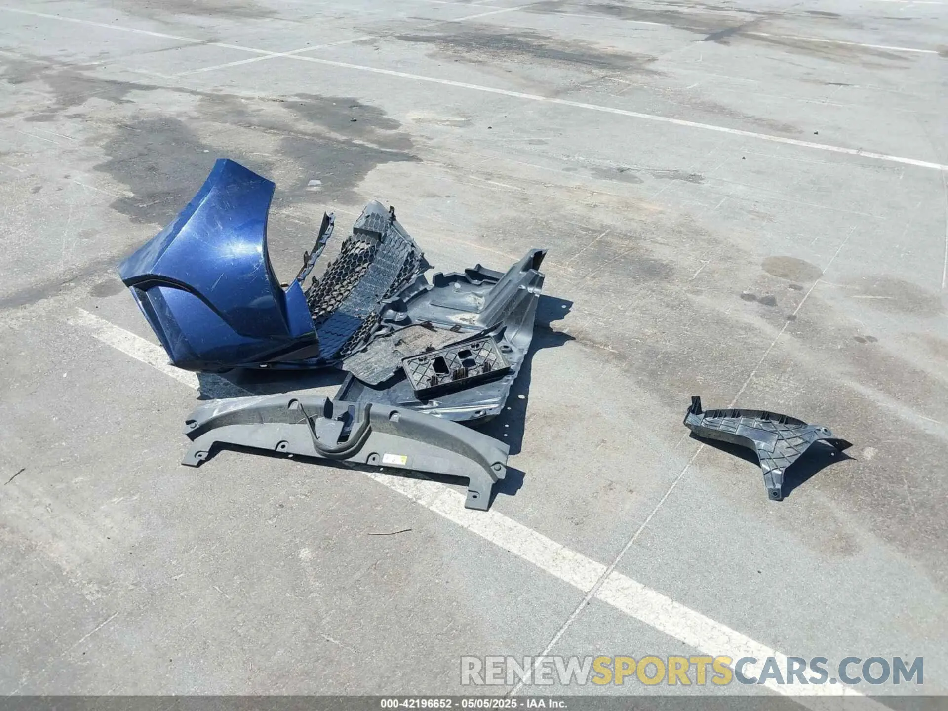 12 Photograph of a damaged car 5YFEPMAE1NP360040 TOYOTA COROLLA 2022