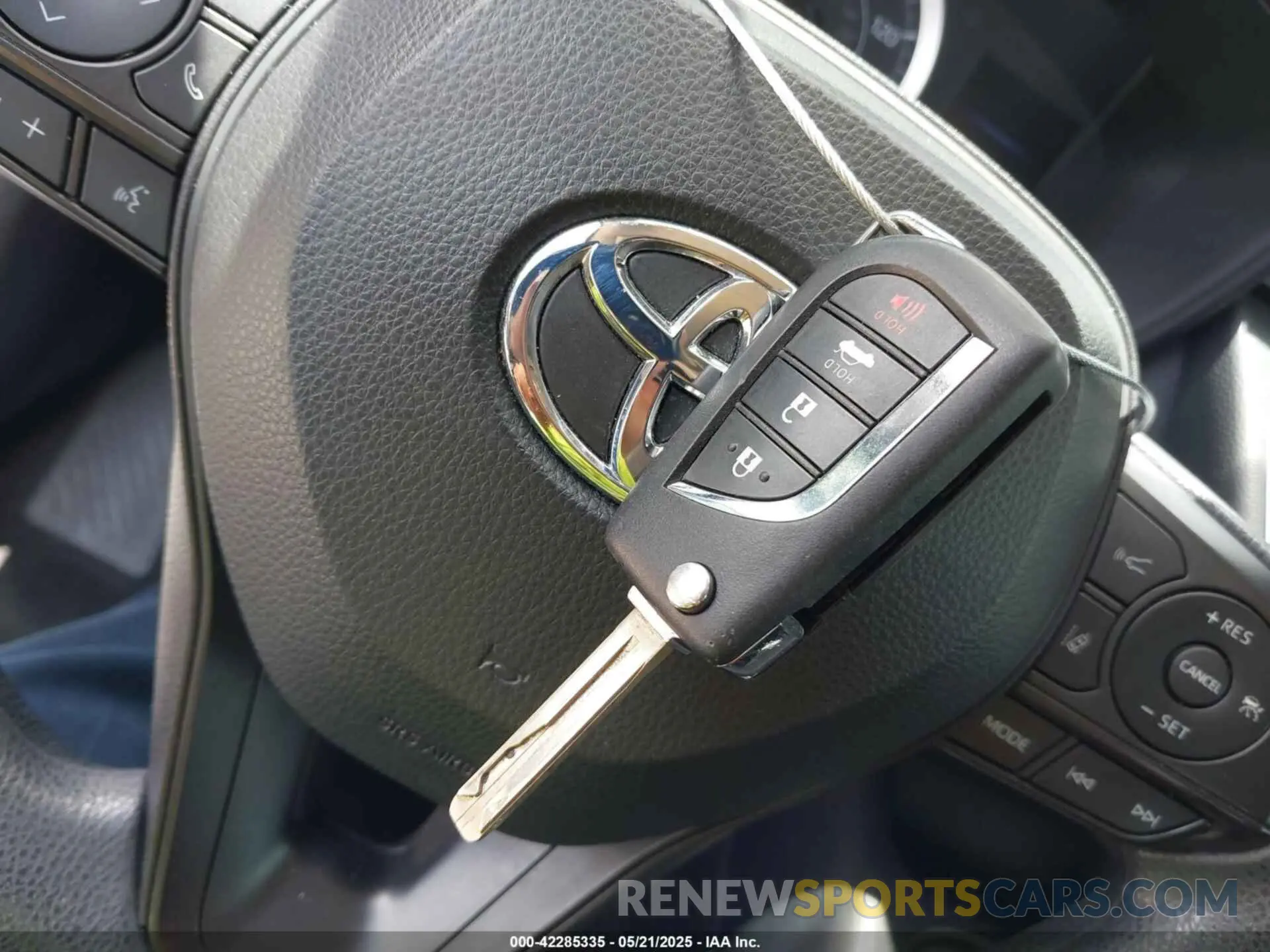 11 Photograph of a damaged car 5YFEPMAE1NP364122 TOYOTA COROLLA 2022