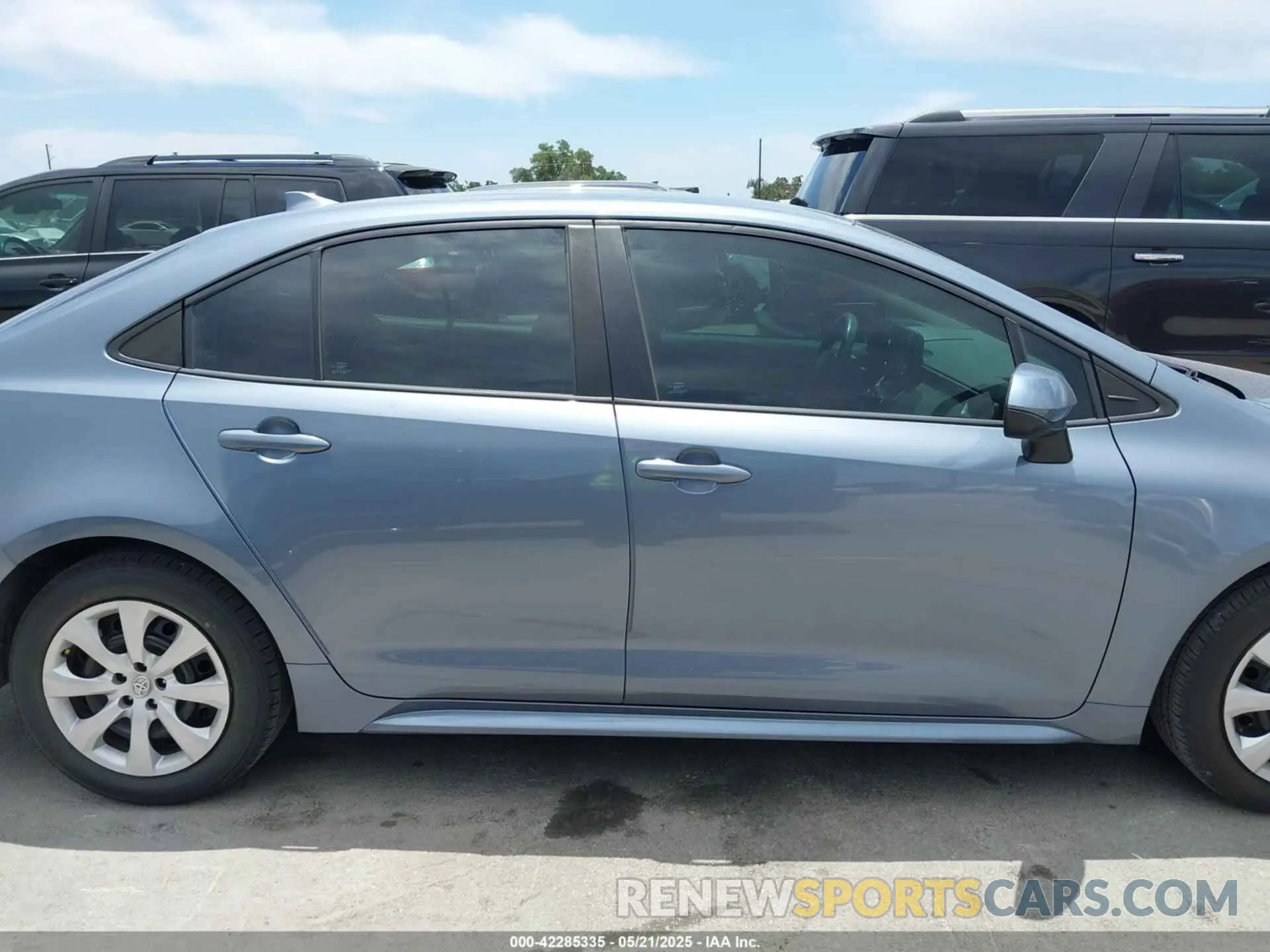 13 Photograph of a damaged car 5YFEPMAE1NP364122 TOYOTA COROLLA 2022