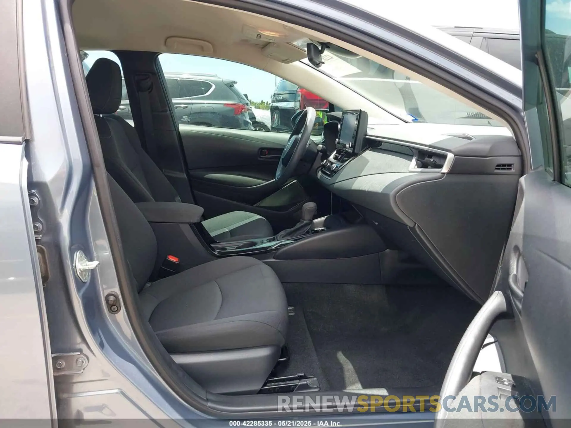 5 Photograph of a damaged car 5YFEPMAE1NP364122 TOYOTA COROLLA 2022