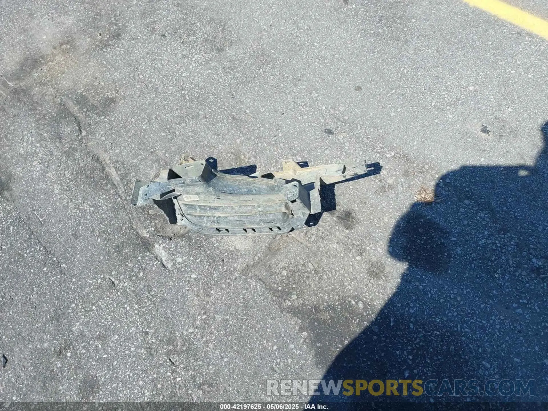 11 Photograph of a damaged car 5YFEPMAE1NP385620 TOYOTA COROLLA 2022