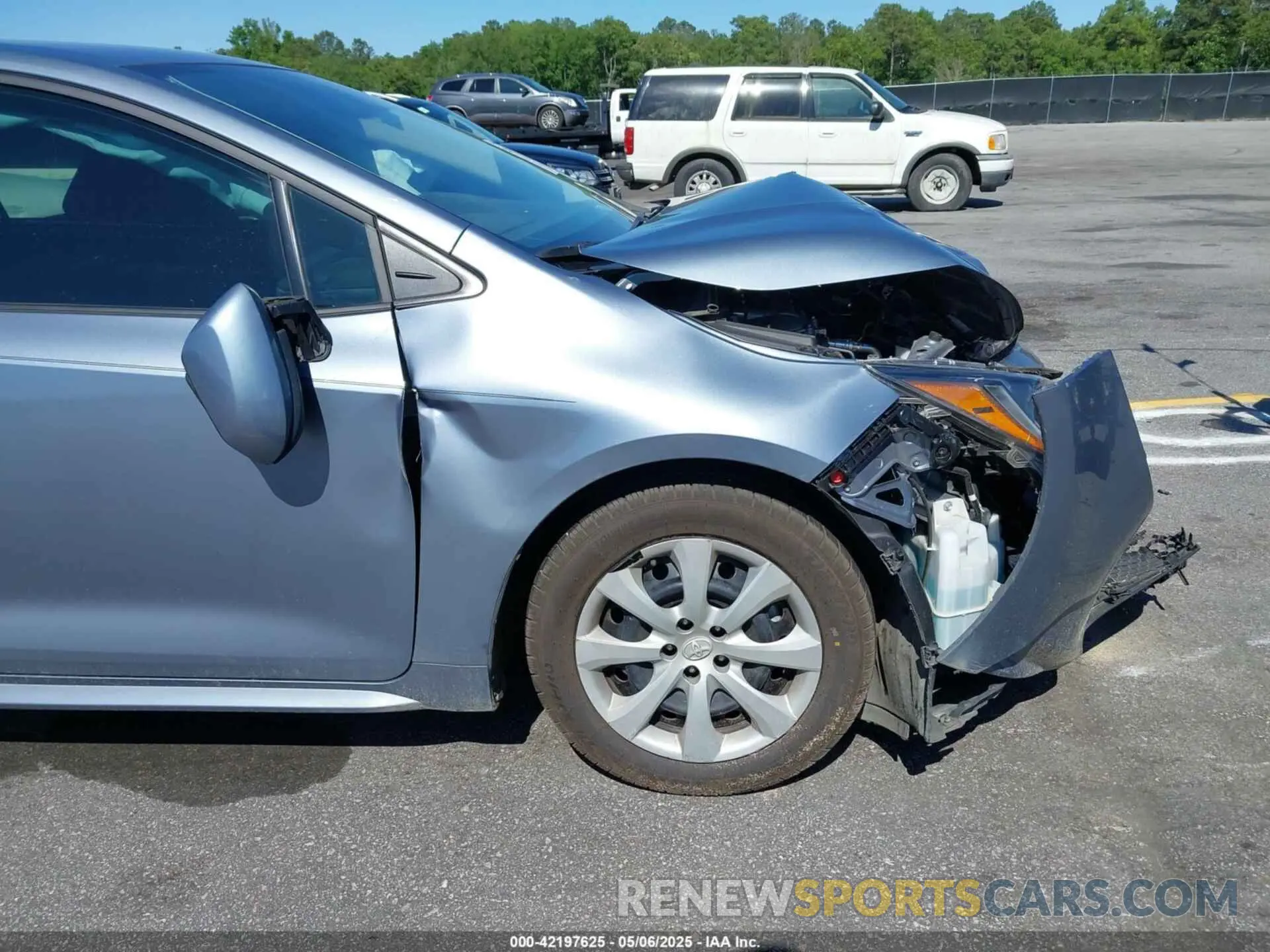 18 Photograph of a damaged car 5YFEPMAE1NP385620 TOYOTA COROLLA 2022