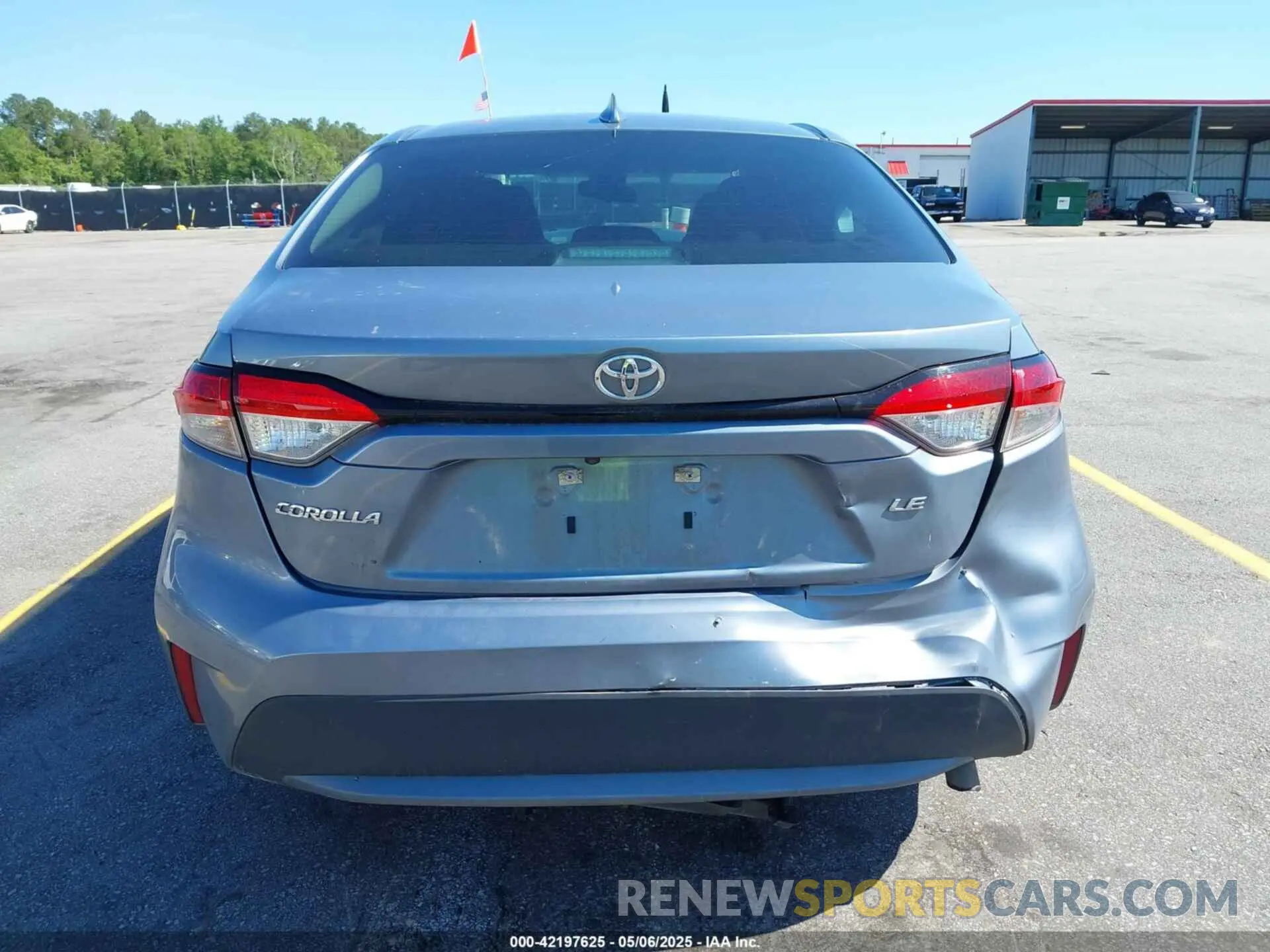 19 Photograph of a damaged car 5YFEPMAE1NP385620 TOYOTA COROLLA 2022