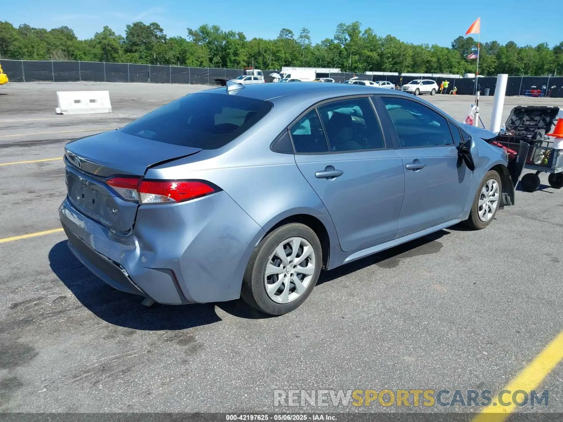 4 Photograph of a damaged car 5YFEPMAE1NP385620 TOYOTA COROLLA 2022