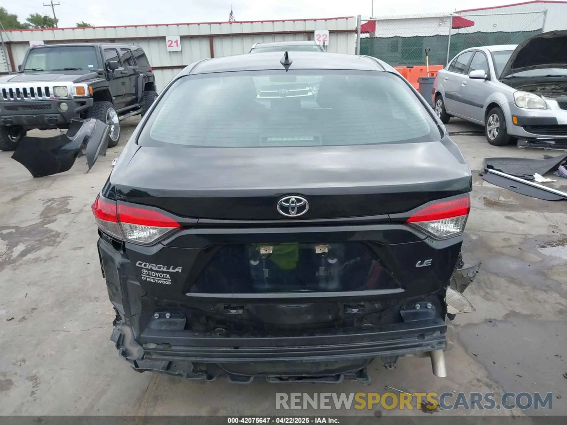 17 Photograph of a damaged car 5YFEPMAE2NP282321 TOYOTA COROLLA 2022