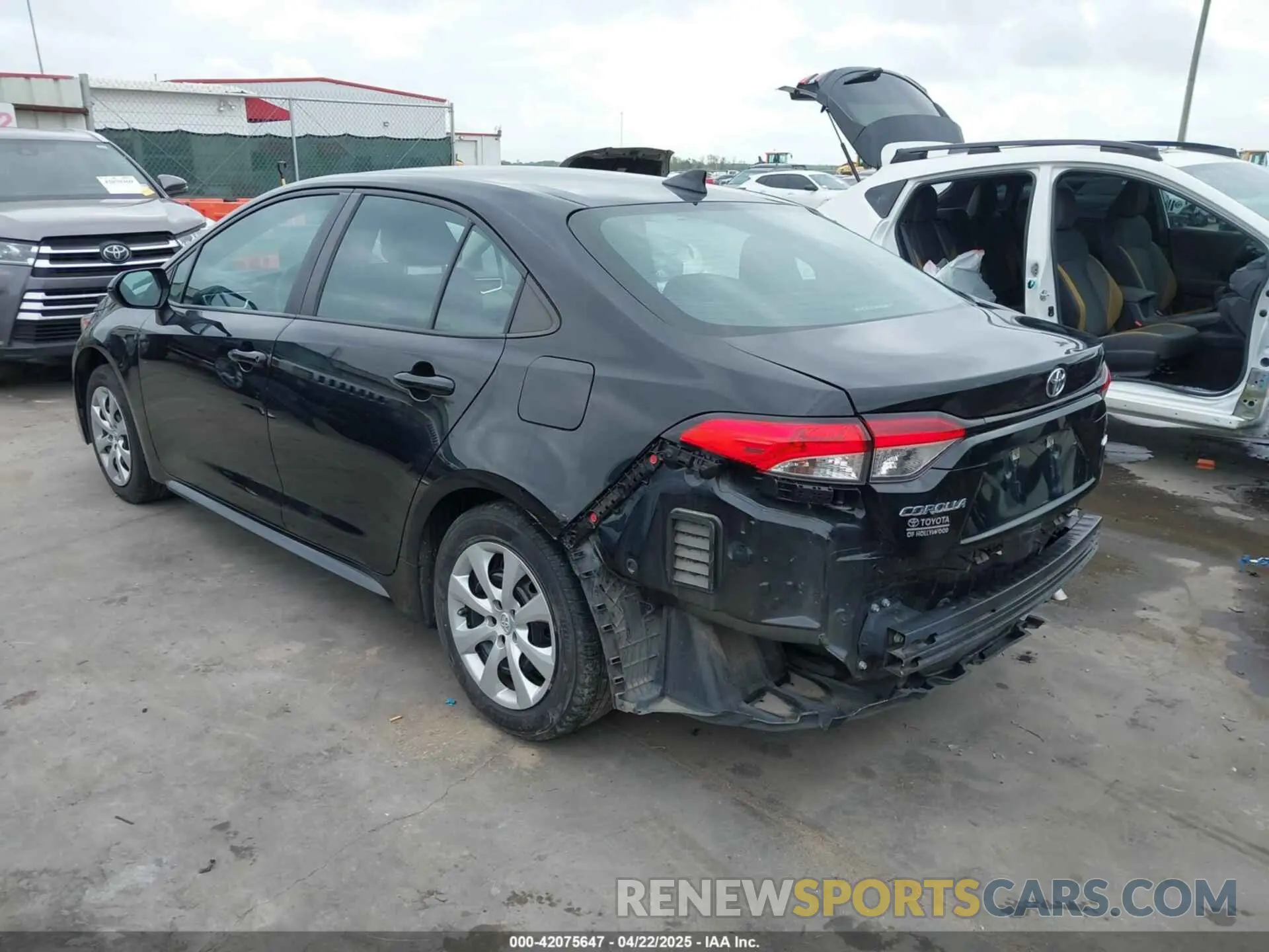 3 Photograph of a damaged car 5YFEPMAE2NP282321 TOYOTA COROLLA 2022