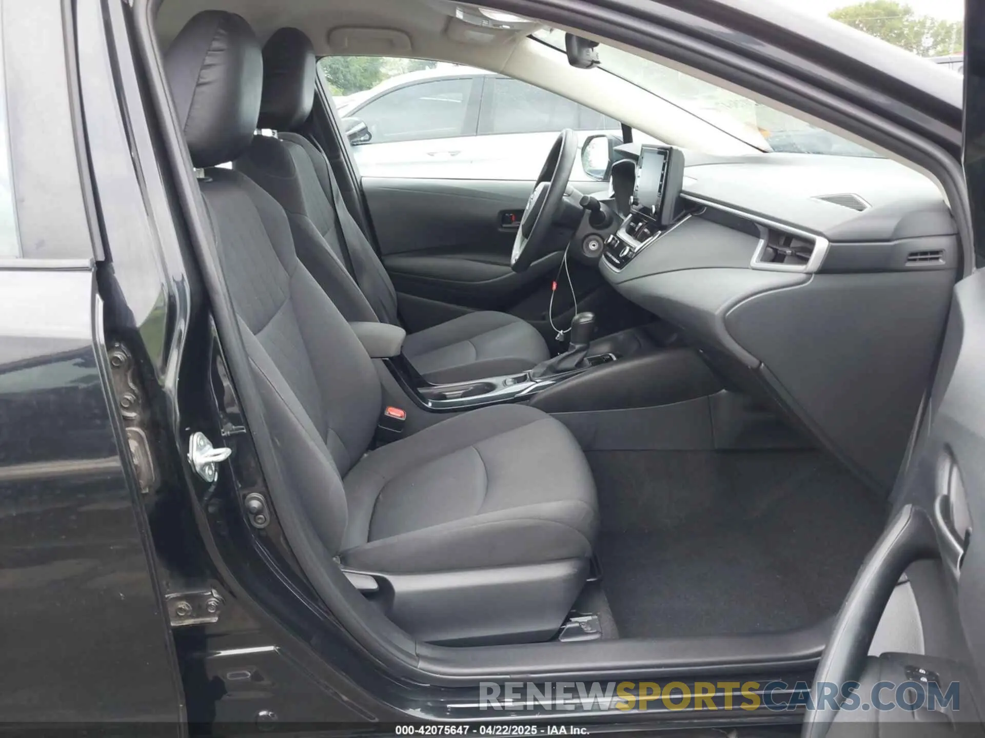 5 Photograph of a damaged car 5YFEPMAE2NP282321 TOYOTA COROLLA 2022