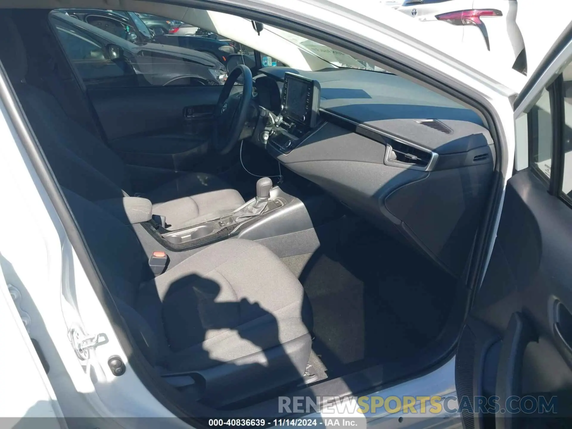 5 Photograph of a damaged car 5YFEPMAE2NP285946 TOYOTA COROLLA 2022