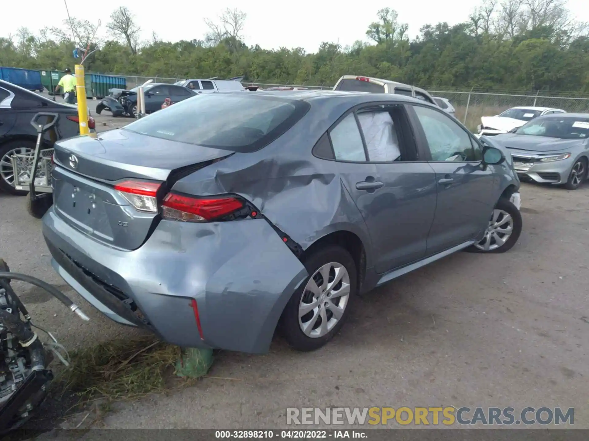 4 Photograph of a damaged car 5YFEPMAE2NP288412 TOYOTA COROLLA 2022