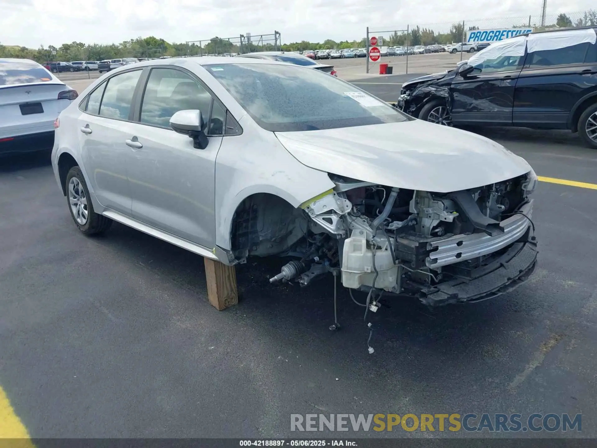 1 Photograph of a damaged car 5YFEPMAE2NP290497 TOYOTA COROLLA 2022