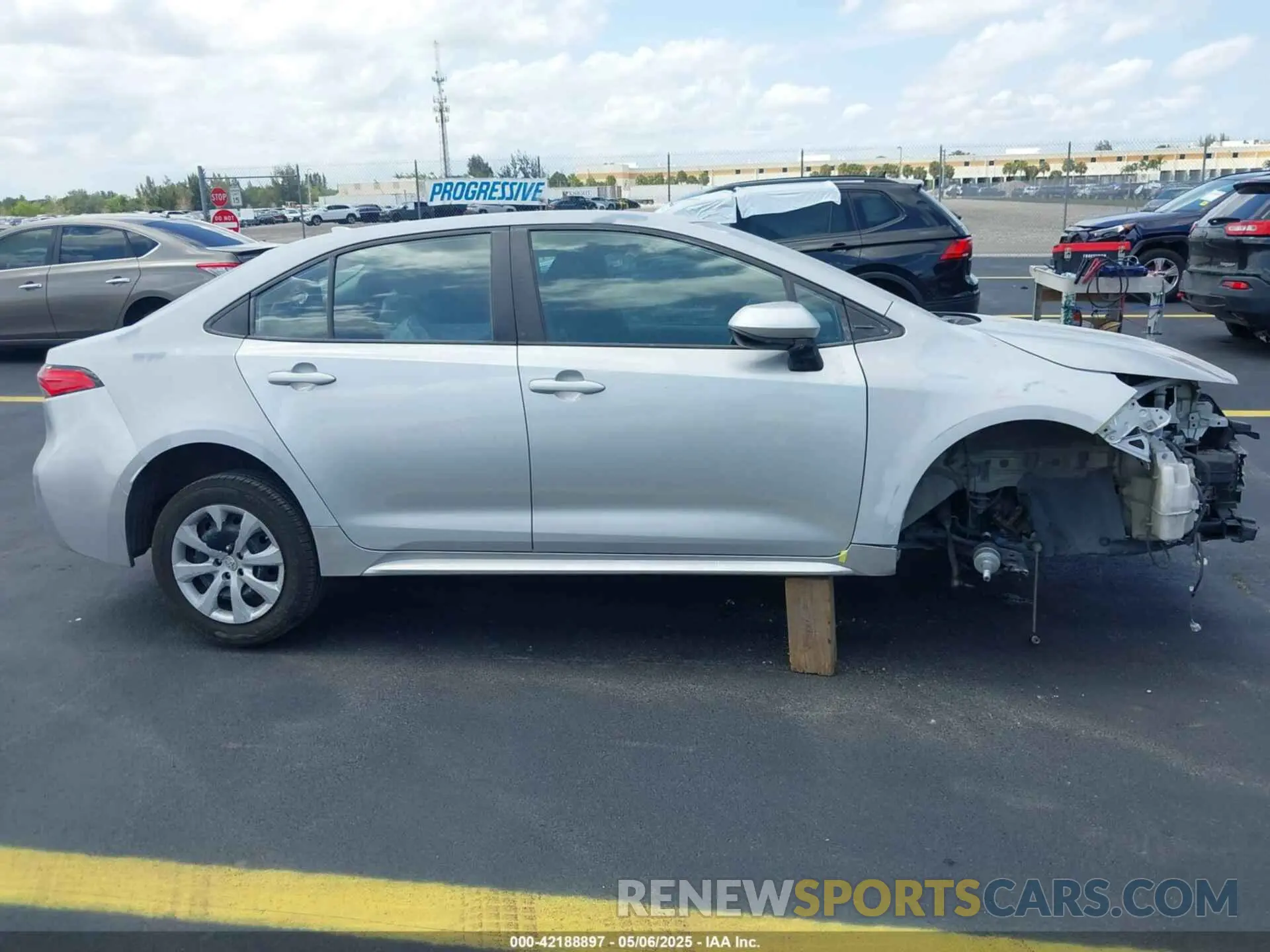 14 Photograph of a damaged car 5YFEPMAE2NP290497 TOYOTA COROLLA 2022