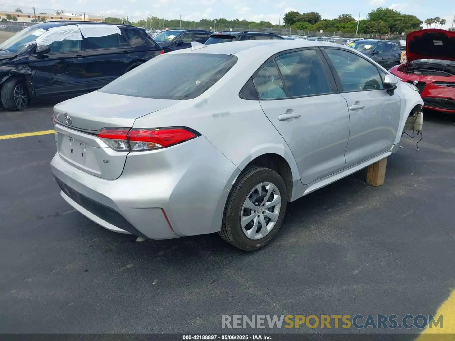4 Photograph of a damaged car 5YFEPMAE2NP290497 TOYOTA COROLLA 2022