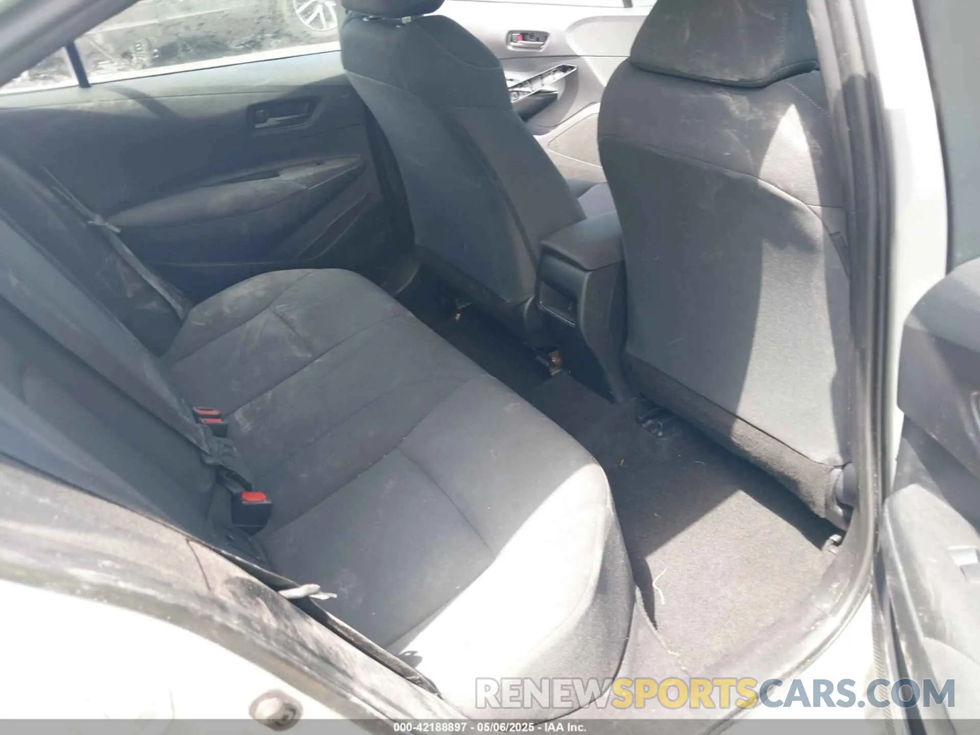 8 Photograph of a damaged car 5YFEPMAE2NP290497 TOYOTA COROLLA 2022