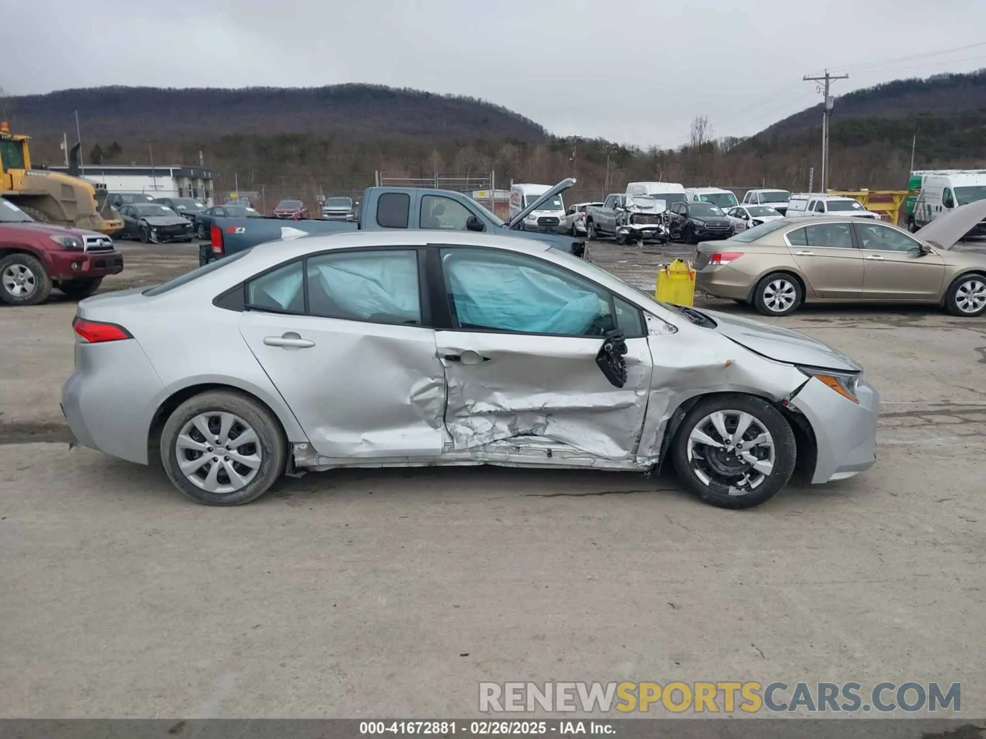 13 Photograph of a damaged car 5YFEPMAE2NP327306 TOYOTA COROLLA 2022