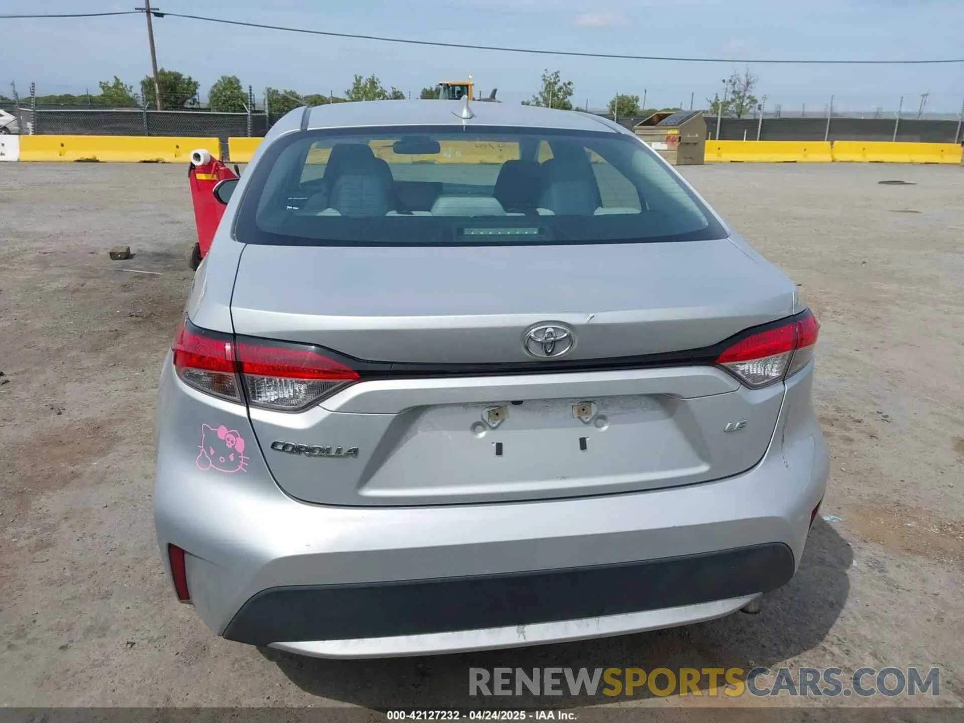 17 Photograph of a damaged car 5YFEPMAE2NP338709 TOYOTA COROLLA 2022