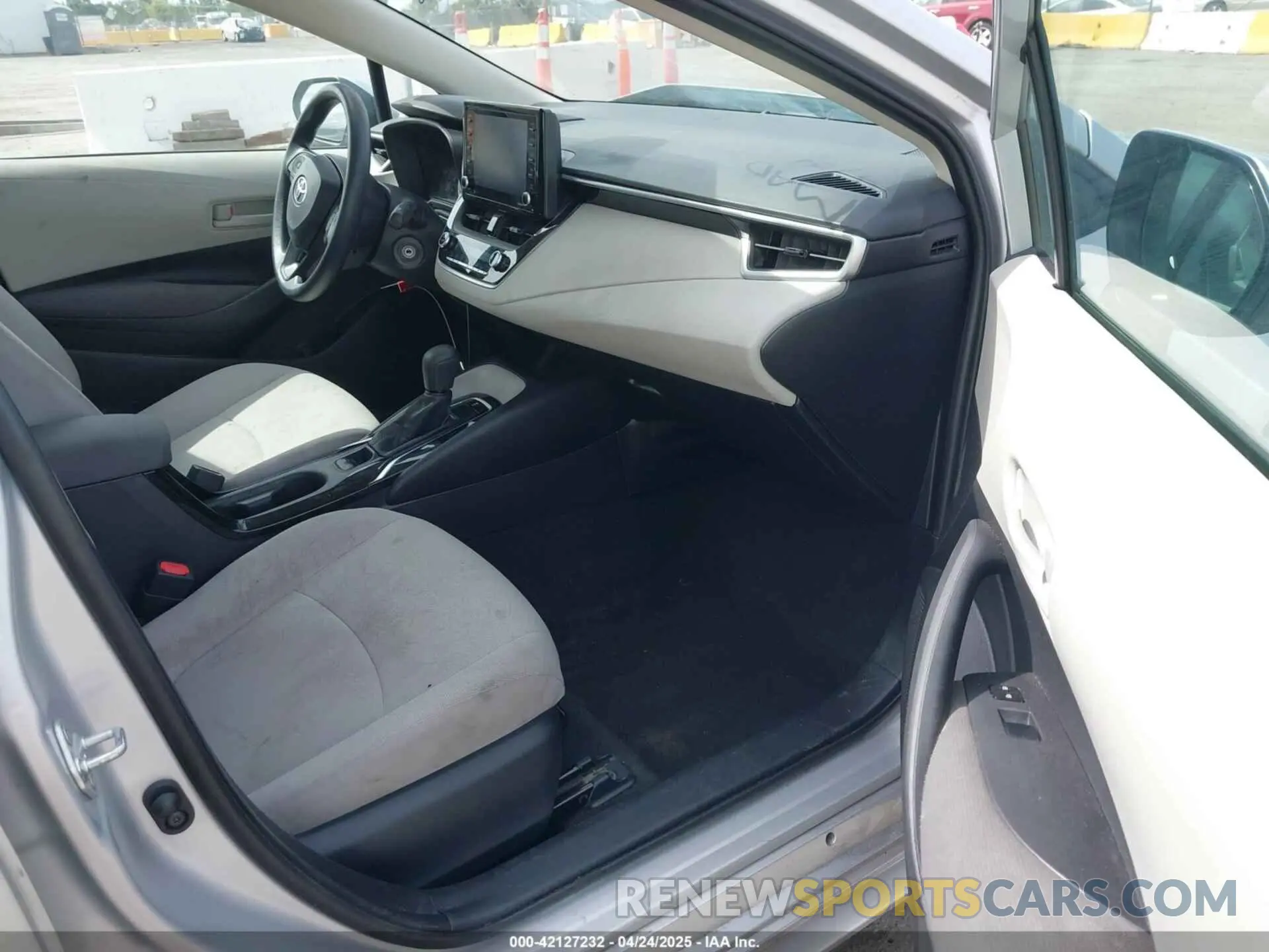5 Photograph of a damaged car 5YFEPMAE2NP338709 TOYOTA COROLLA 2022