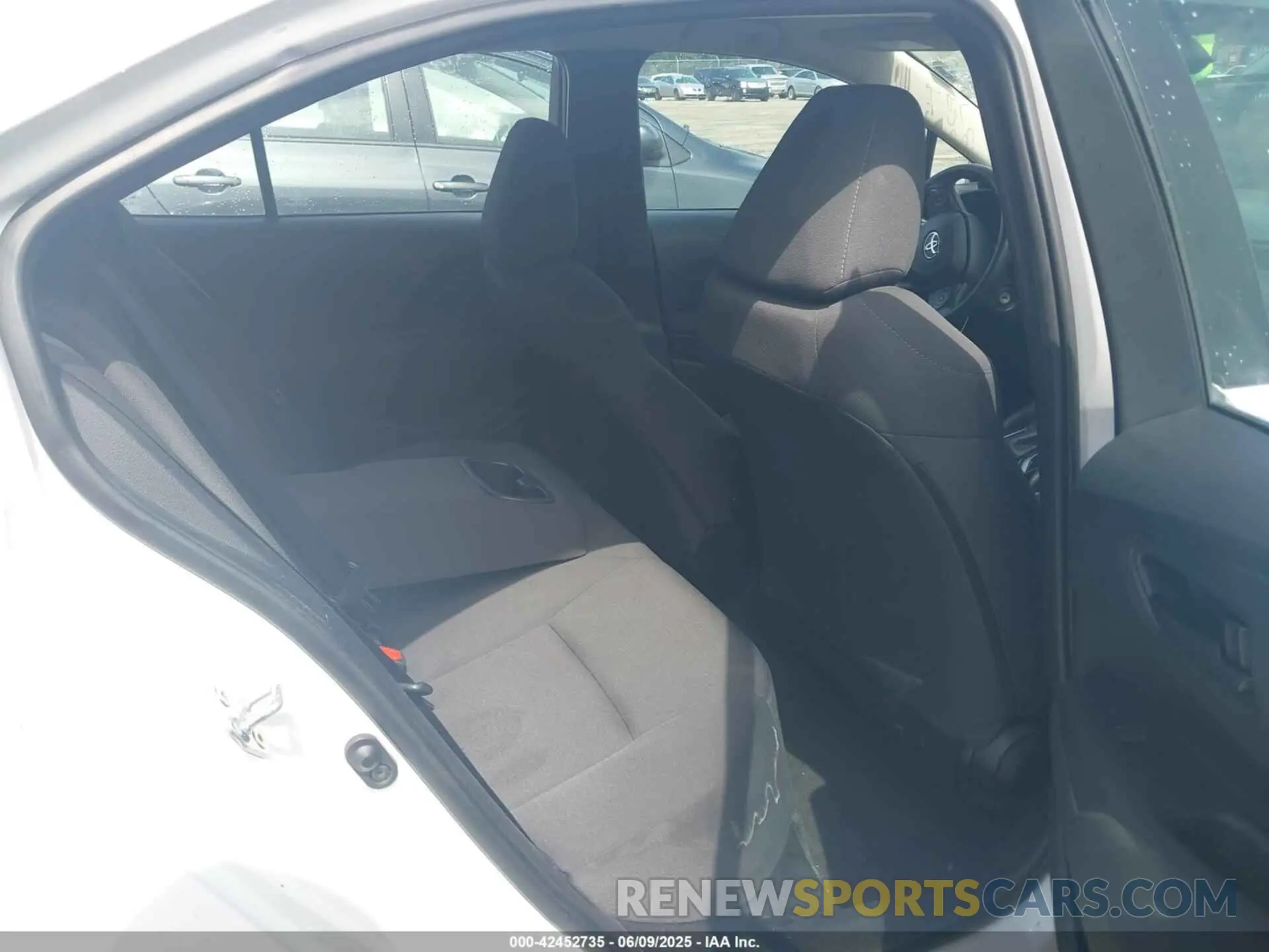 8 Photograph of a damaged car 5YFEPMAE2NP342372 TOYOTA COROLLA 2022