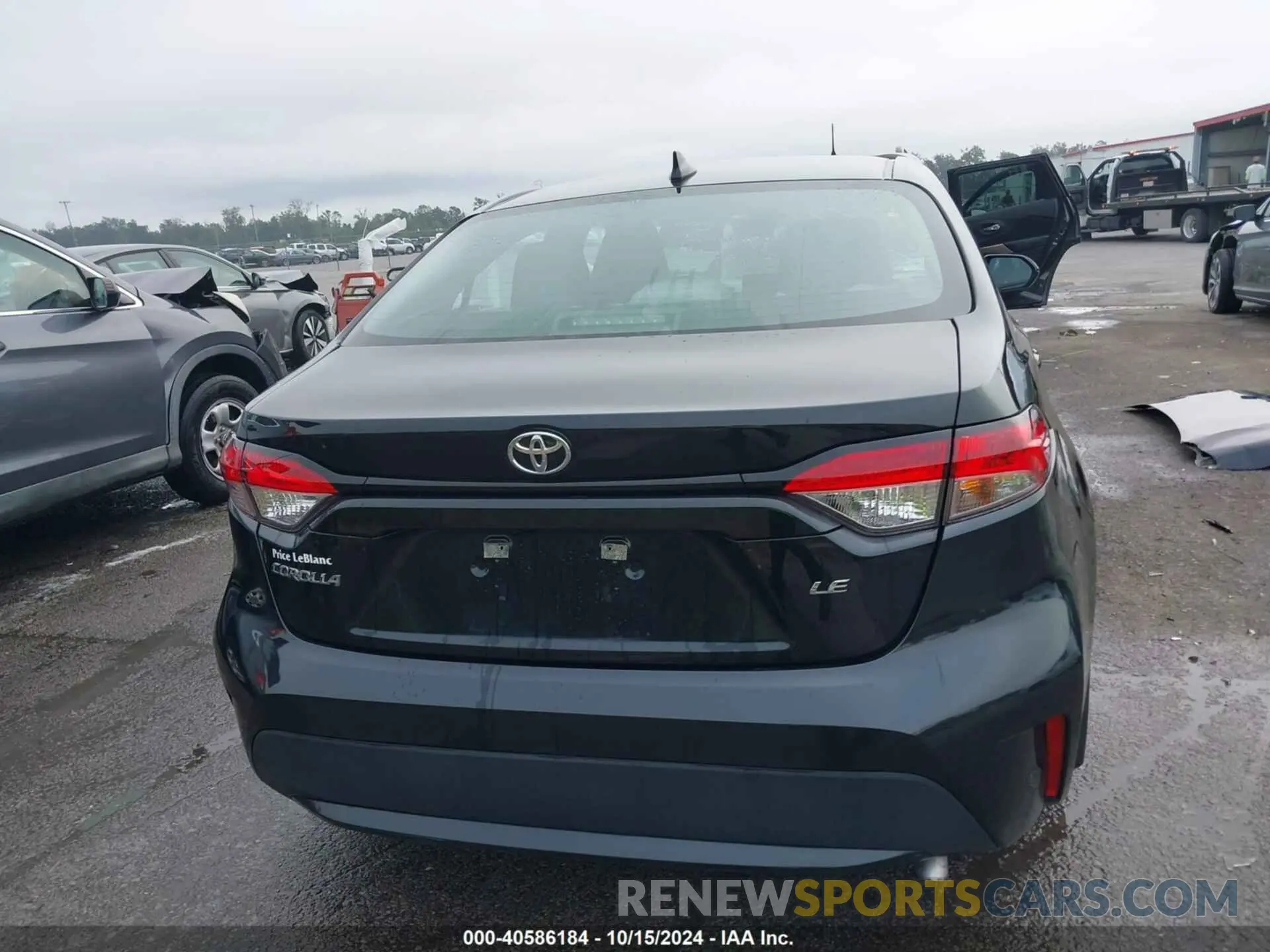 17 Photograph of a damaged car 5YFEPMAE2NP351945 TOYOTA COROLLA 2022