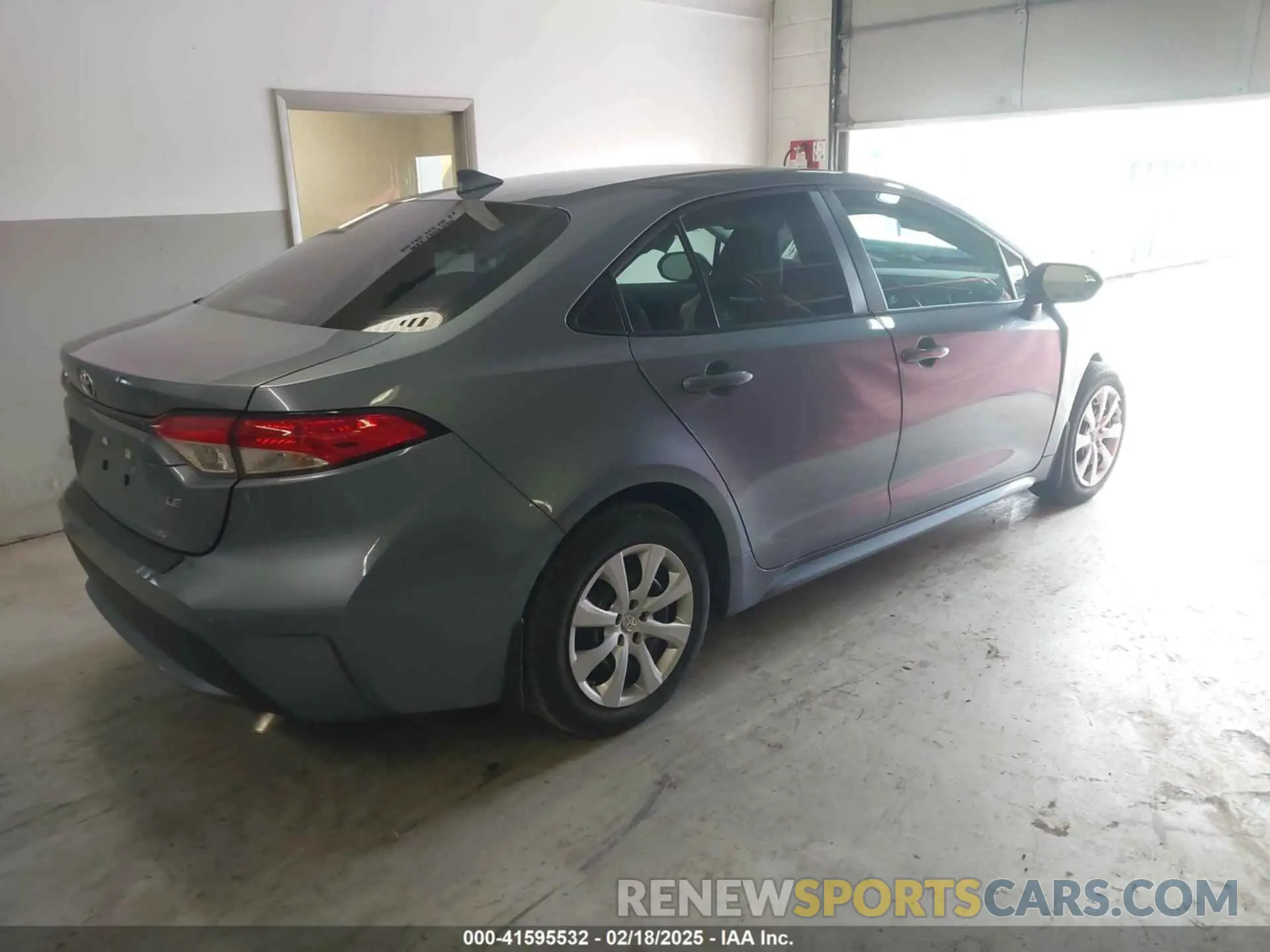 4 Photograph of a damaged car 5YFEPMAE2NP383911 TOYOTA COROLLA 2022