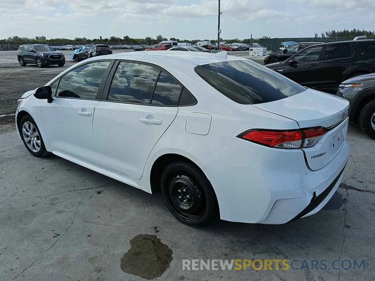 2 Photograph of a damaged car 5YFEPMAE2NP388171 TOYOTA COROLLA 2022