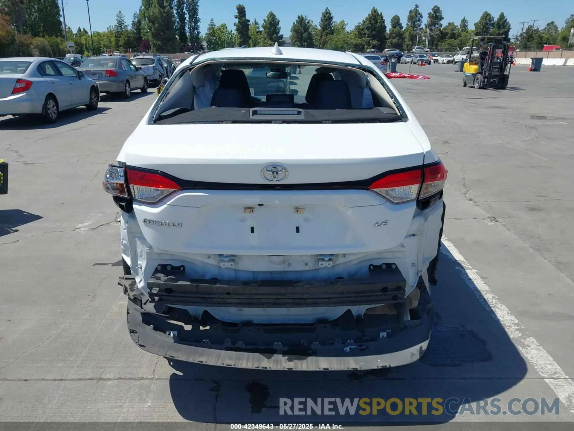 17 Photograph of a damaged car 5YFEPMAE3NP274213 TOYOTA COROLLA 2022