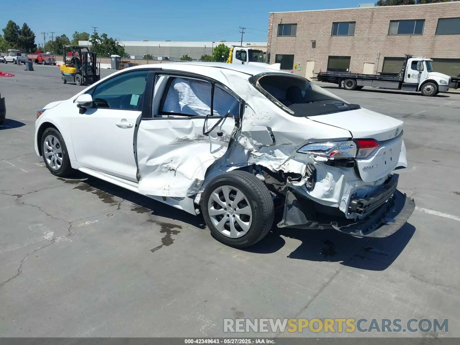 3 Photograph of a damaged car 5YFEPMAE3NP274213 TOYOTA COROLLA 2022