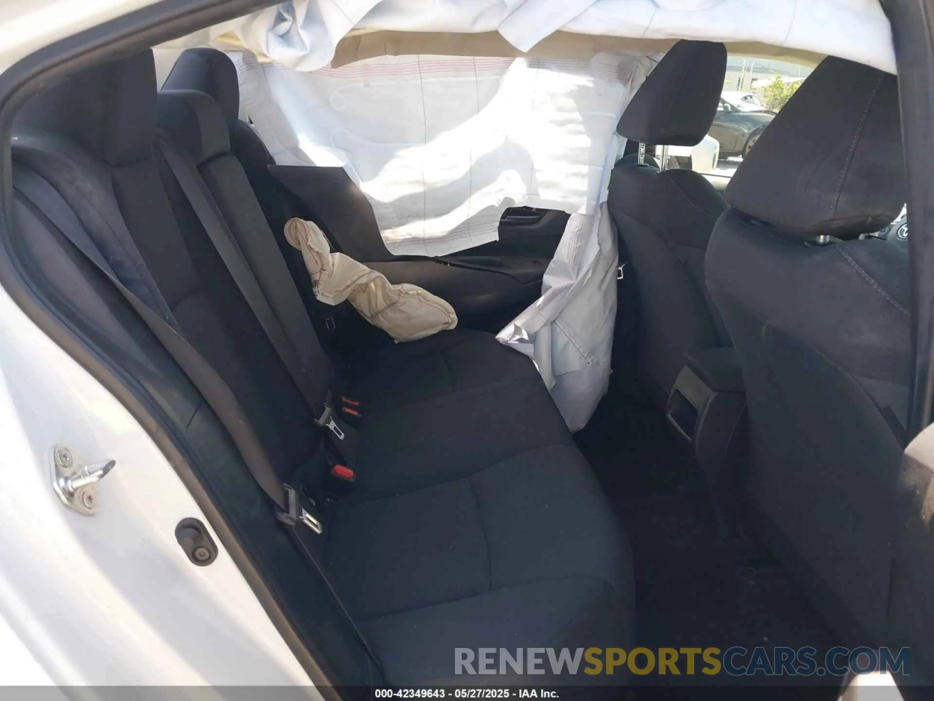 8 Photograph of a damaged car 5YFEPMAE3NP274213 TOYOTA COROLLA 2022