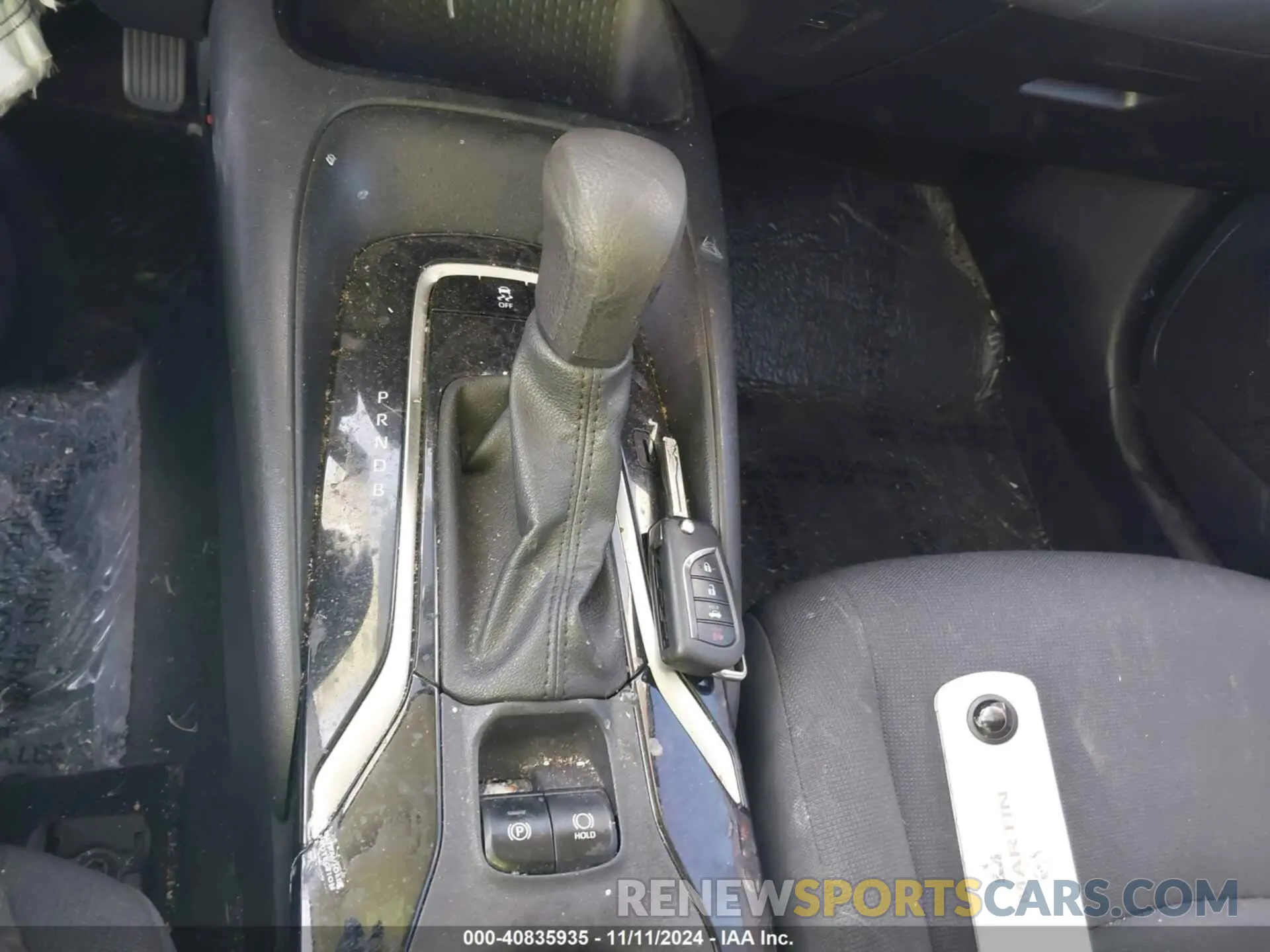11 Photograph of a damaged car 5YFEPMAE3NP275832 TOYOTA COROLLA 2022