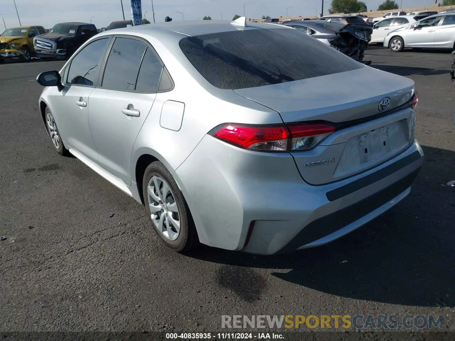 3 Photograph of a damaged car 5YFEPMAE3NP275832 TOYOTA COROLLA 2022