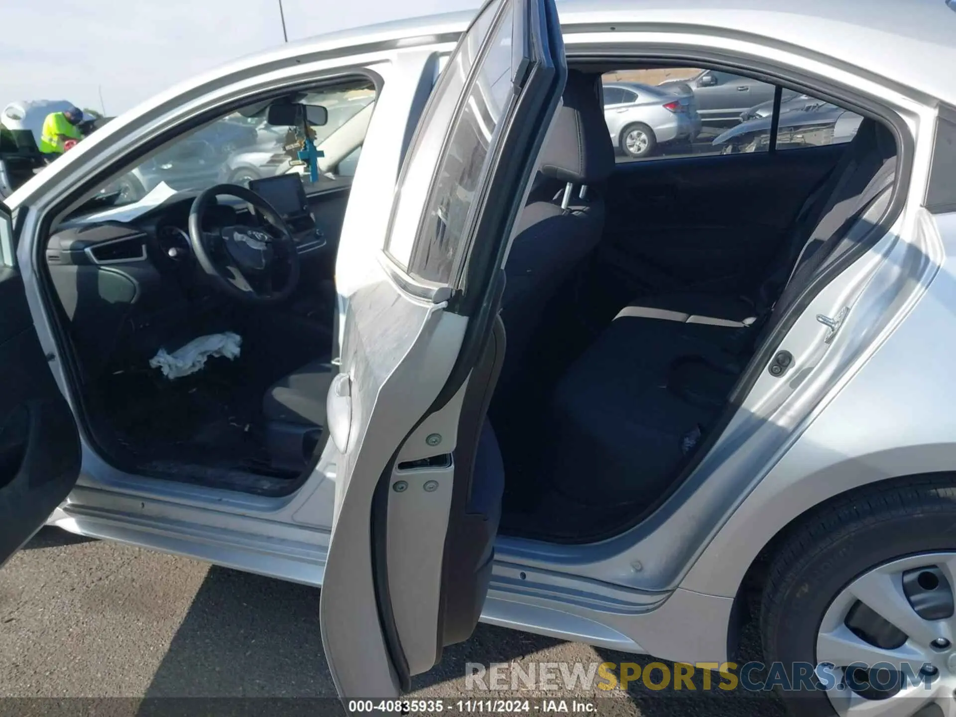 8 Photograph of a damaged car 5YFEPMAE3NP275832 TOYOTA COROLLA 2022
