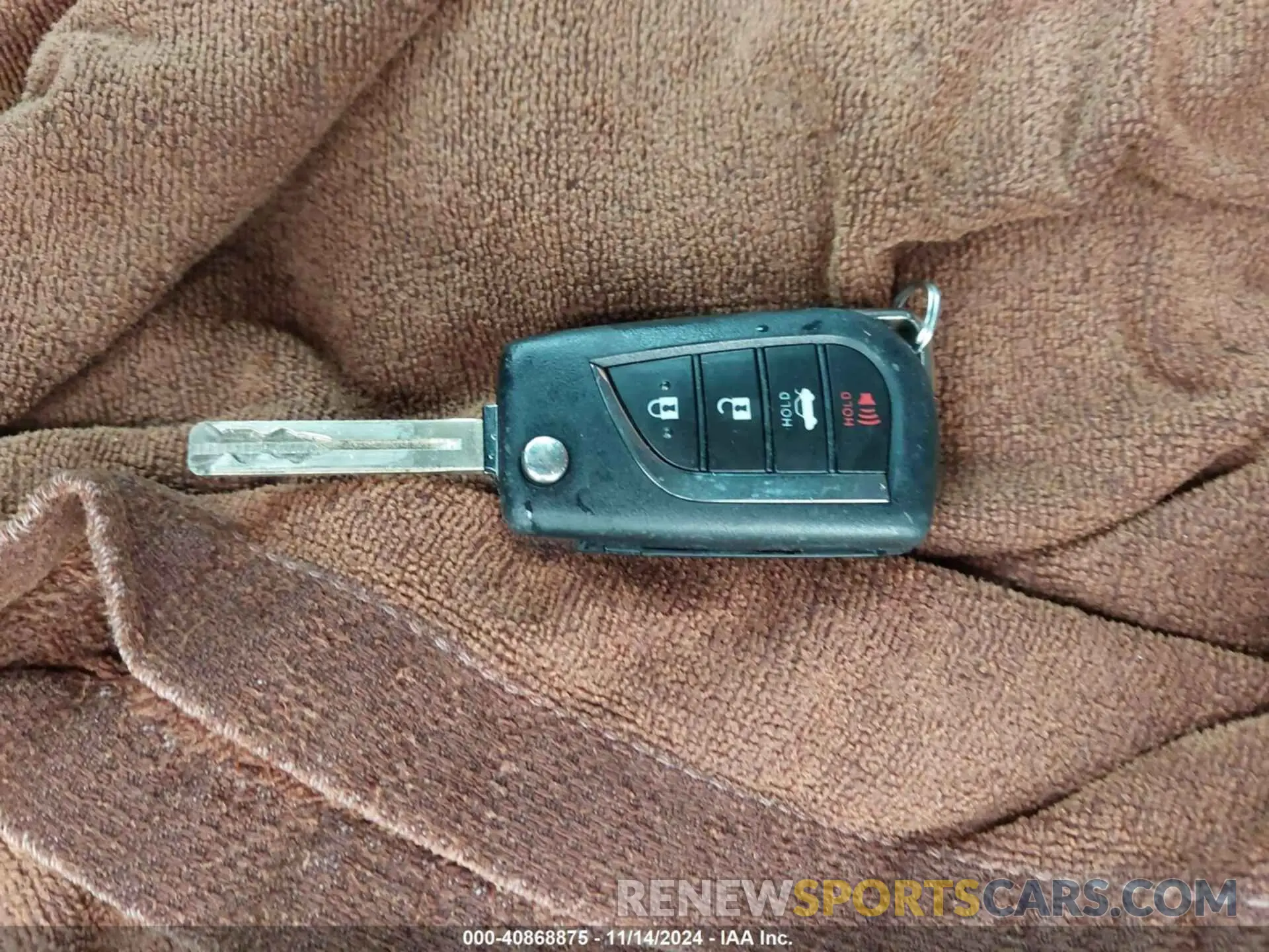 11 Photograph of a damaged car 5YFEPMAE3NP282828 TOYOTA COROLLA 2022