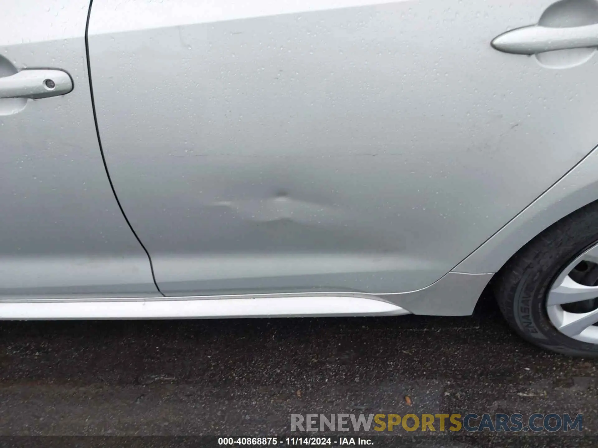 13 Photograph of a damaged car 5YFEPMAE3NP282828 TOYOTA COROLLA 2022