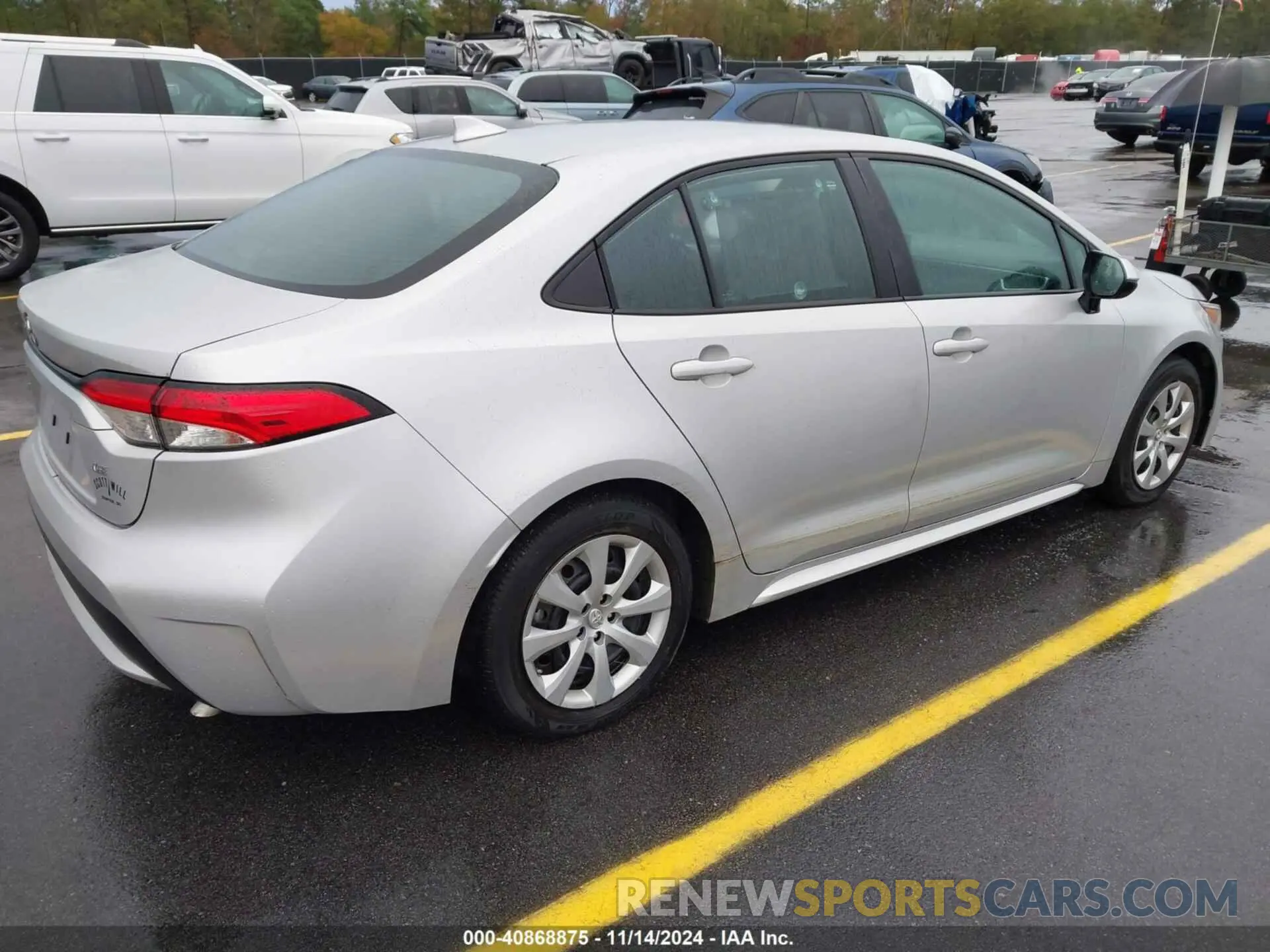 4 Photograph of a damaged car 5YFEPMAE3NP282828 TOYOTA COROLLA 2022