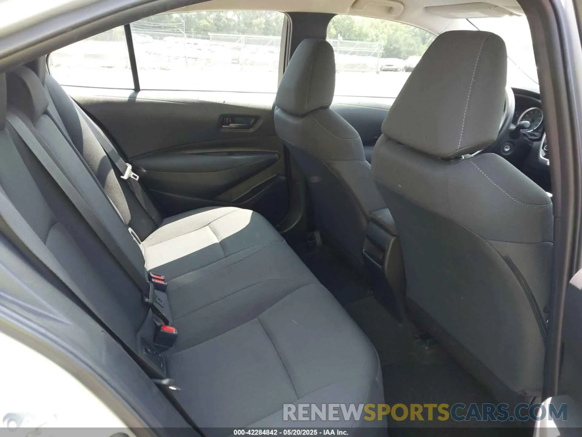 8 Photograph of a damaged car 5YFEPMAE3NP291772 TOYOTA COROLLA 2022