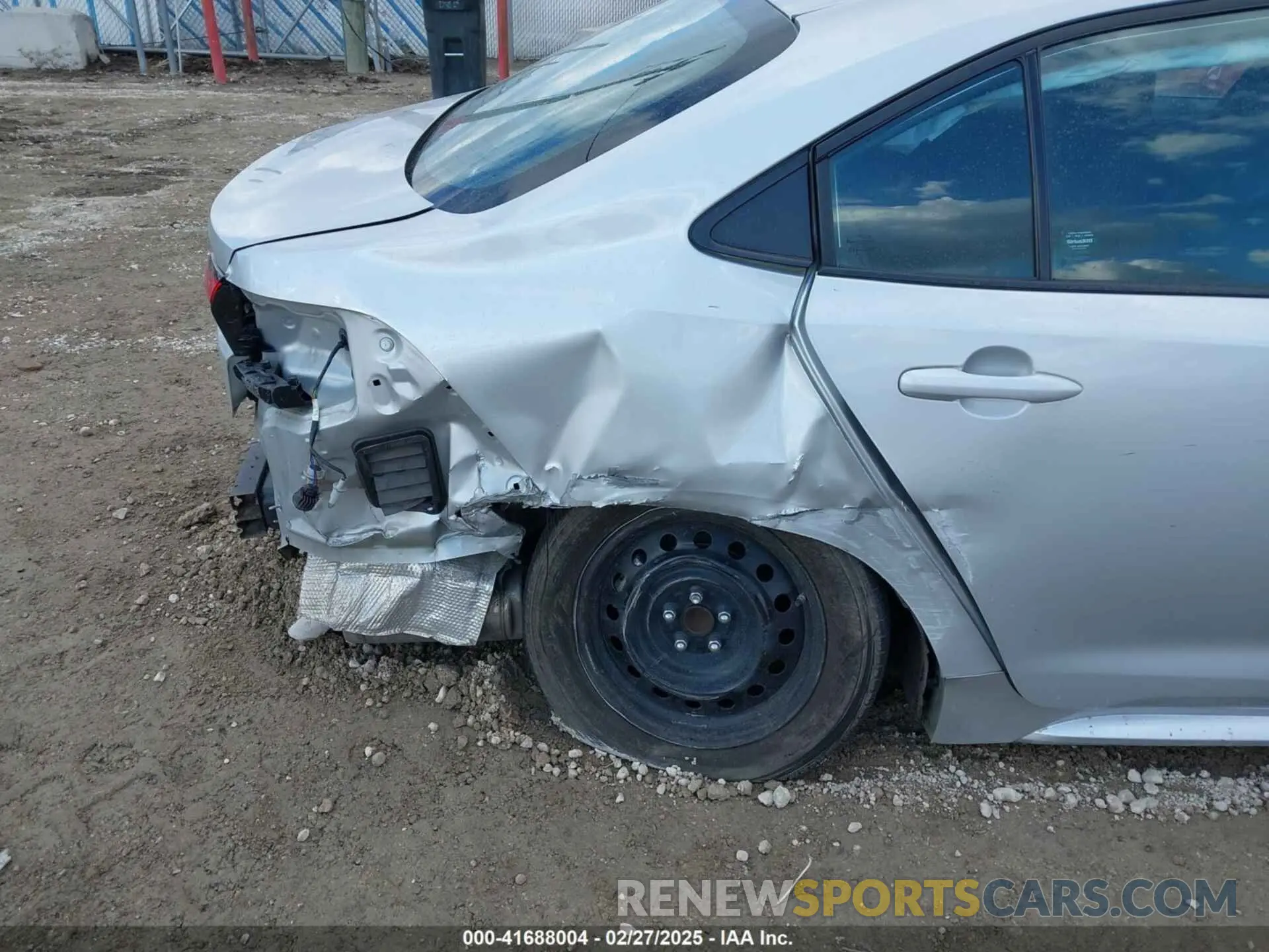 6 Photograph of a damaged car 5YFEPMAE3NP297460 TOYOTA COROLLA 2022