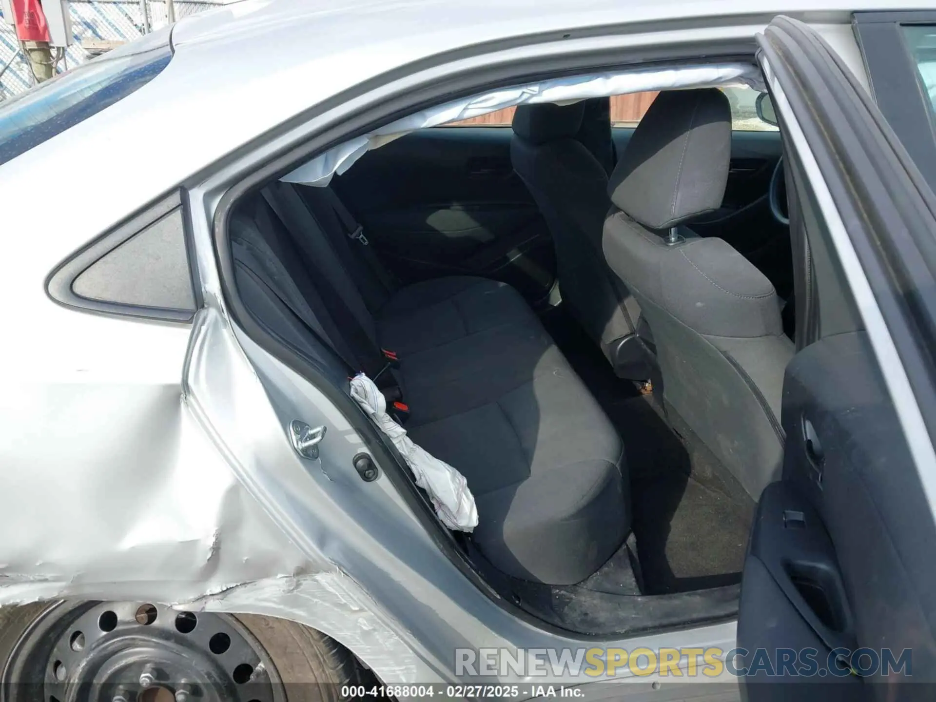 8 Photograph of a damaged car 5YFEPMAE3NP297460 TOYOTA COROLLA 2022