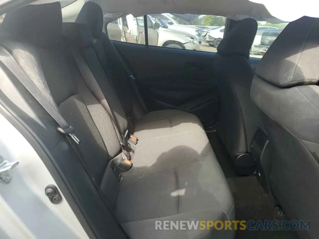 10 Photograph of a damaged car 5YFEPMAE3NP297653 TOYOTA COROLLA 2022