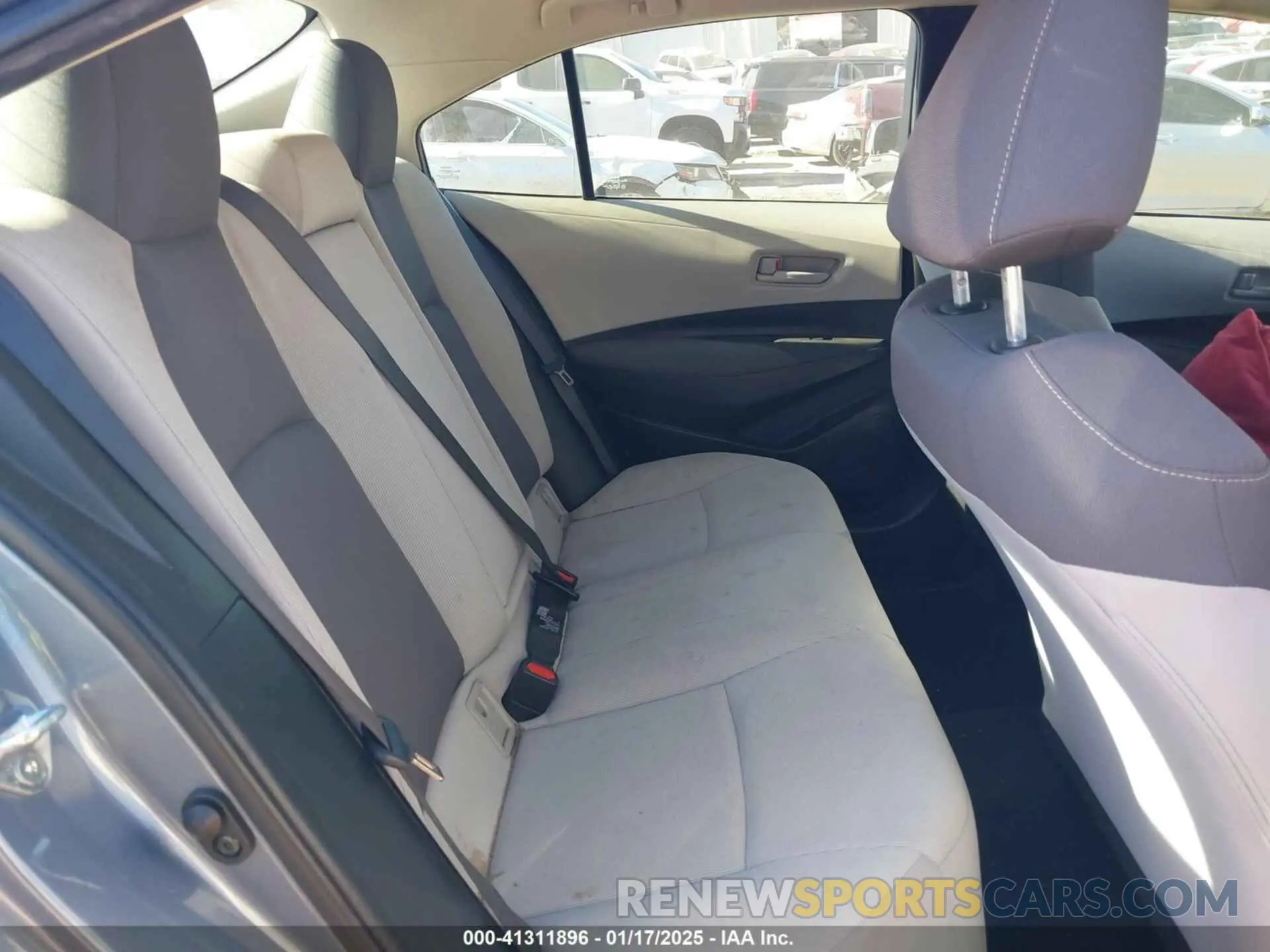 8 Photograph of a damaged car 5YFEPMAE3NP299757 TOYOTA COROLLA 2022