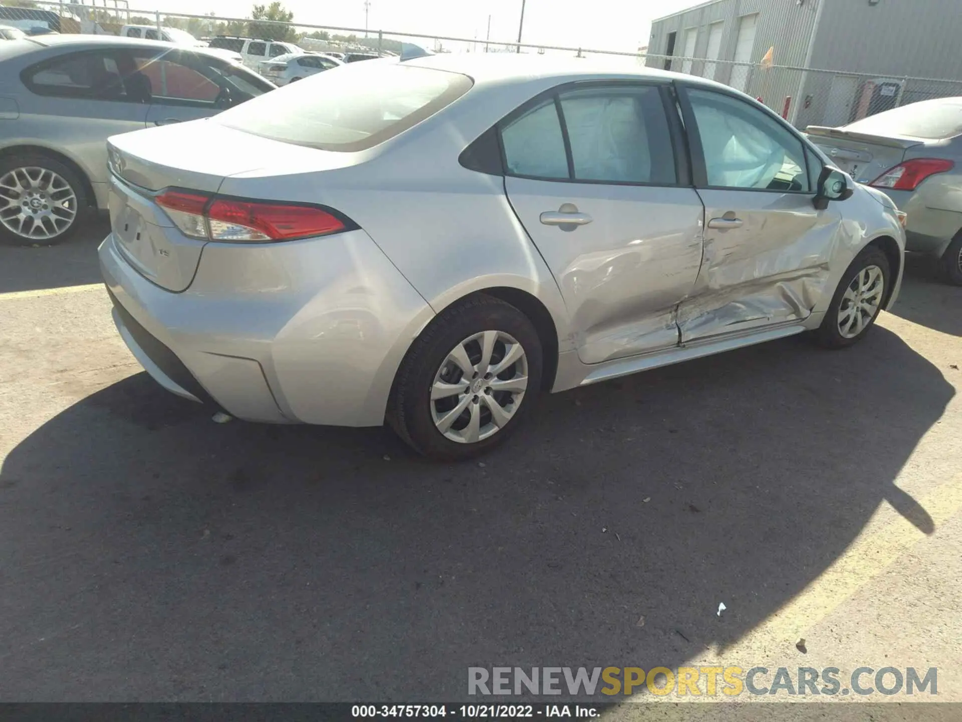 4 Photograph of a damaged car 5YFEPMAE3NP313673 TOYOTA COROLLA 2022