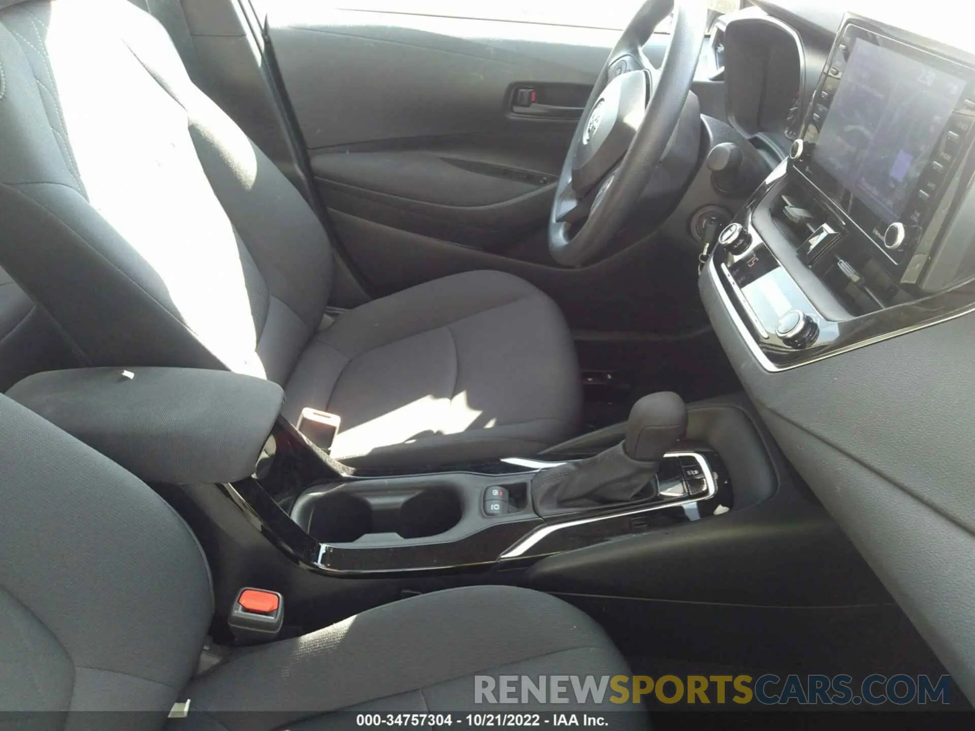 5 Photograph of a damaged car 5YFEPMAE3NP313673 TOYOTA COROLLA 2022