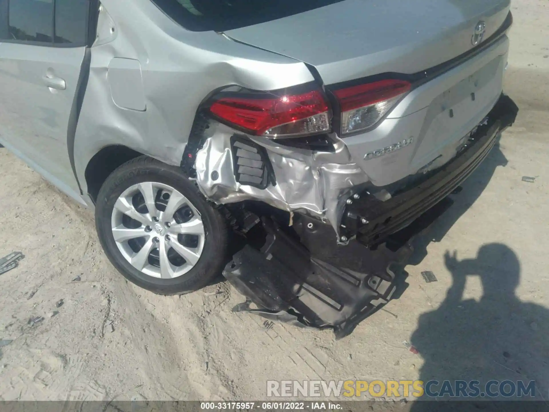 6 Photograph of a damaged car 5YFEPMAE3NP319814 TOYOTA COROLLA 2022