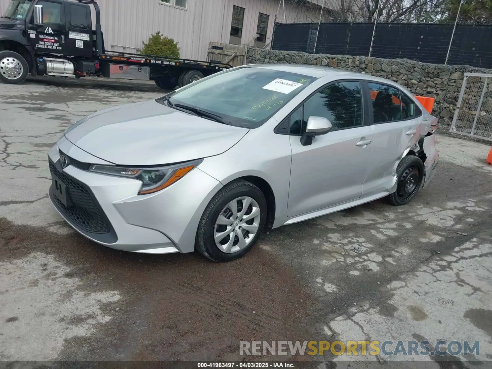 2 Photograph of a damaged car 5YFEPMAE3NP339562 TOYOTA COROLLA 2022