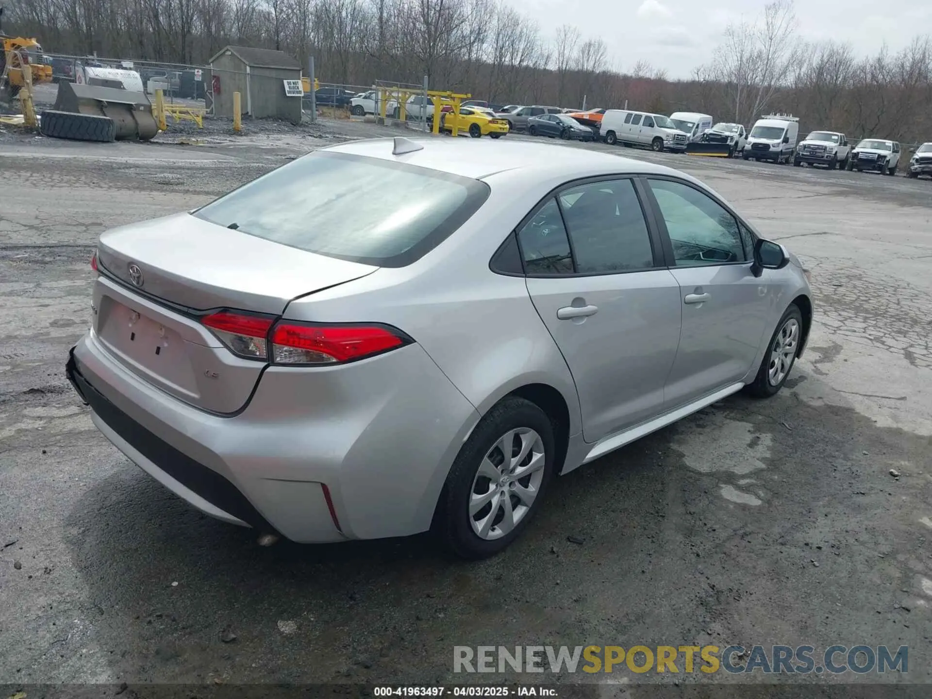 4 Photograph of a damaged car 5YFEPMAE3NP339562 TOYOTA COROLLA 2022