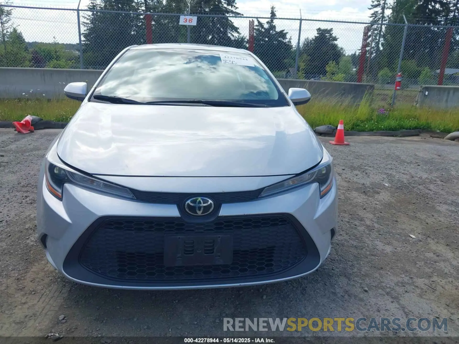 12 Photograph of a damaged car 5YFEPMAE3NP341697 TOYOTA COROLLA 2022